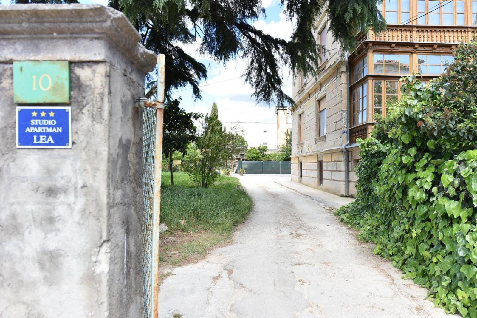 Studio Apartman Lea Pula Exterior photo