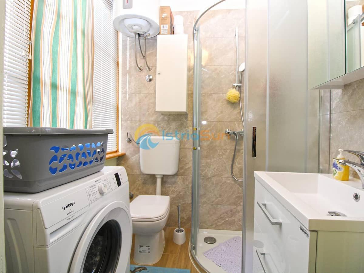 Studio Apartman Lea Pula Exterior photo