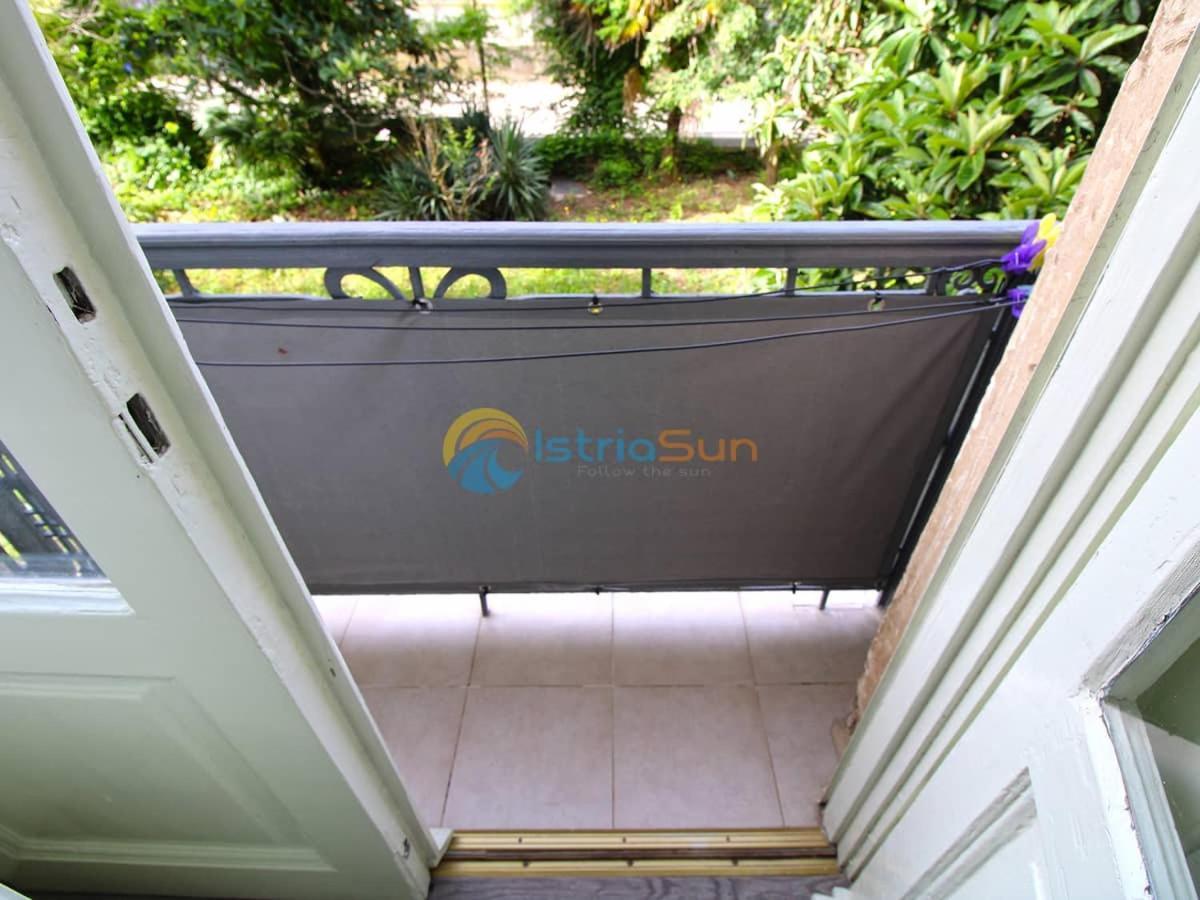 Studio Apartman Lea Pula Exterior photo